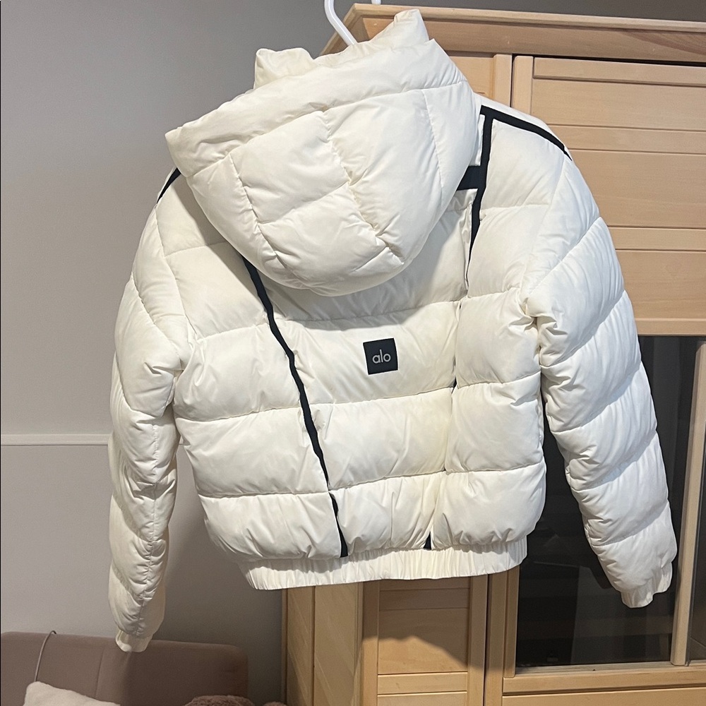 Alo Aspen Coat - Picture 3 of 6